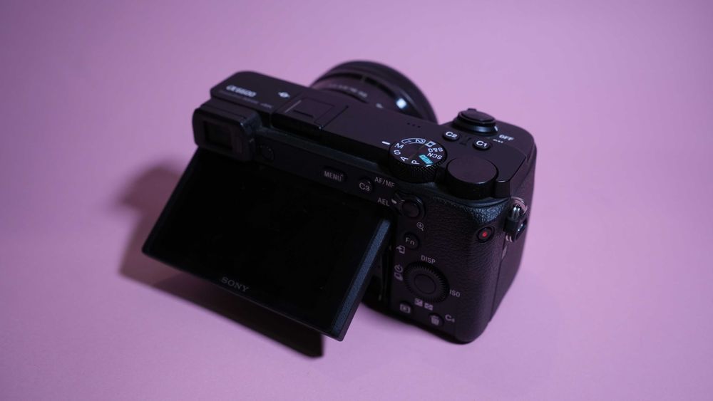 Sony a6600  продается в отличном состоянии объектив 18-55