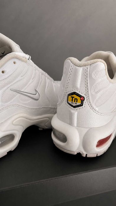 Nike Air Max Tn Plus Triple White - Оригинални Дамски Обувки