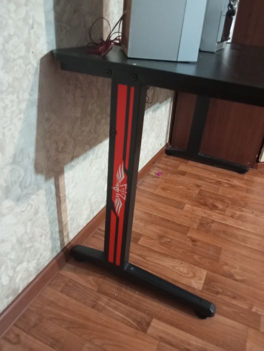 Продам компьютерный стол