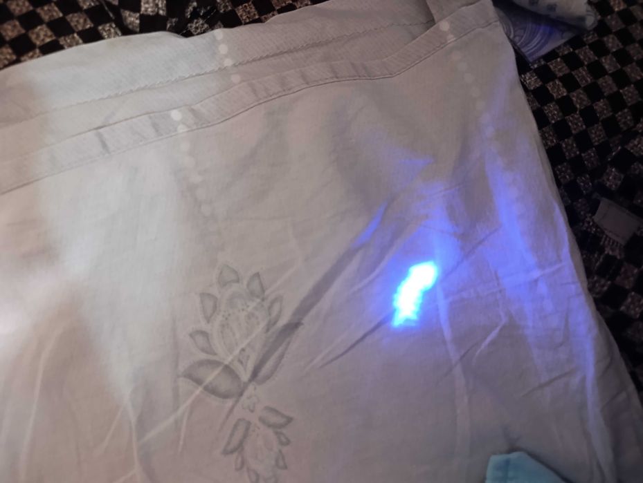 лазерная игрушка для кошки на батарейках/cat laser toy . Цена 35000