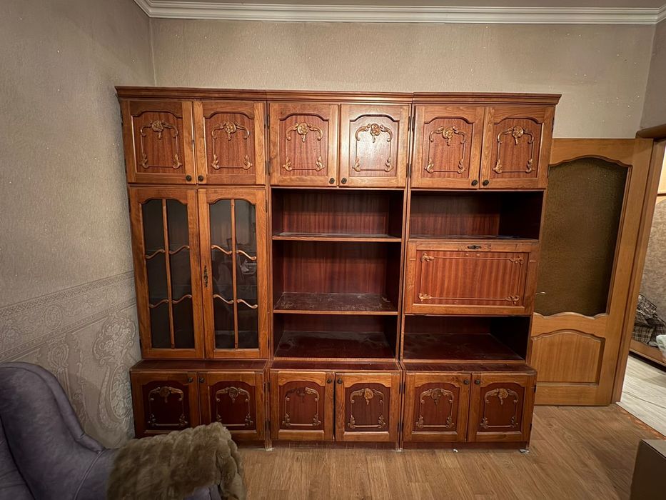 Отдам даром стенку