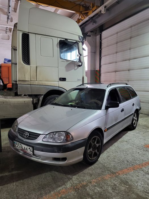 Тойота Авенсис 2001 год