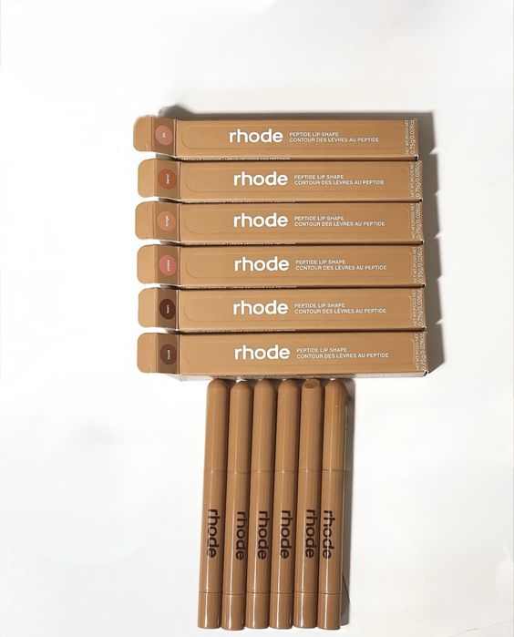 Rhode Peptide Lip Shape - Оформящ и хидратиращ молив за обемни устни