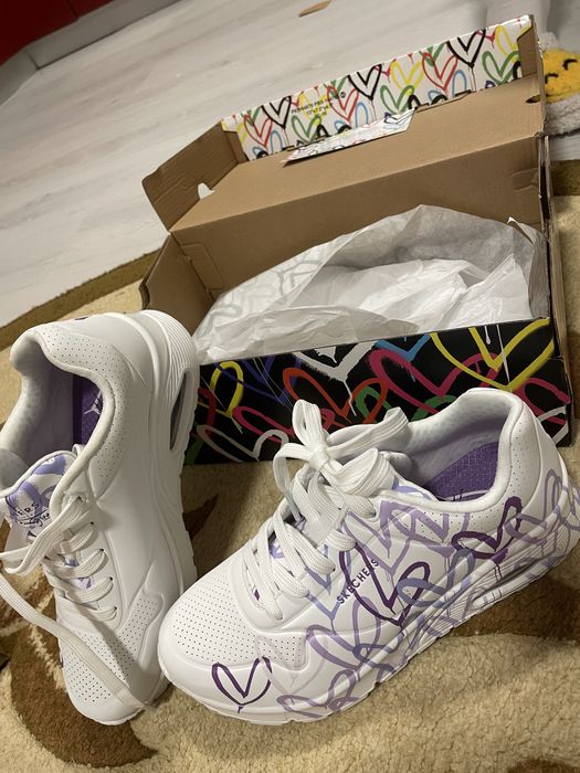 Adidasi skechers