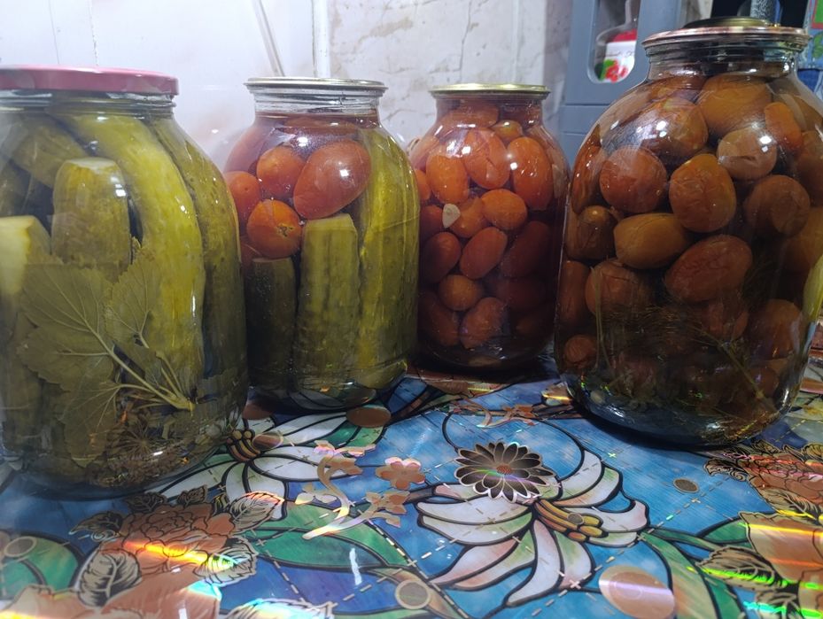 Продам соленья, огурцы и помидоры