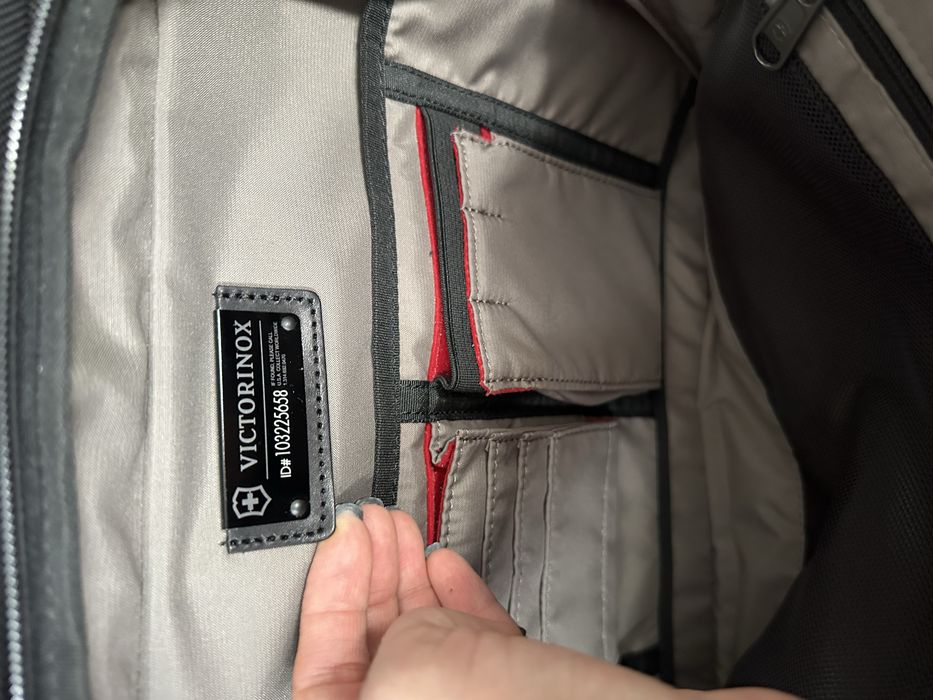 Чемодан-рюкзак victorinox.