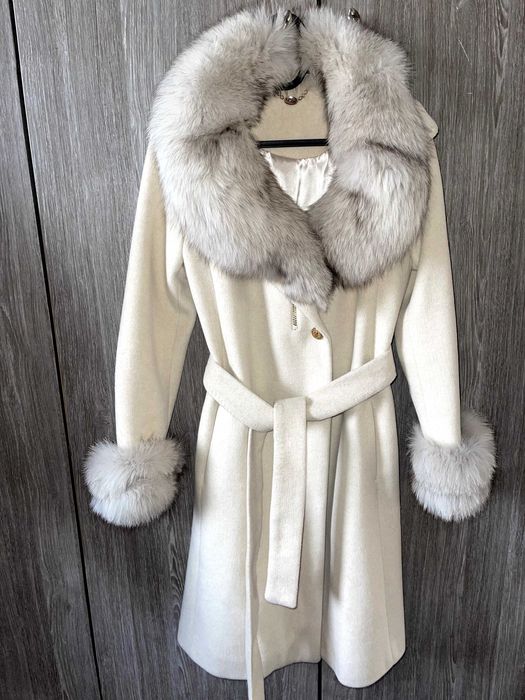 палто бяло беж слонова кост естествен косъм лисица и кашмир яке дамско