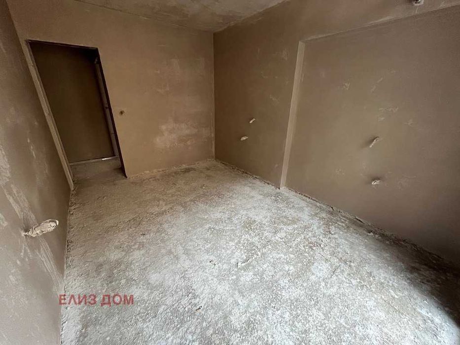 Тристаен апартамент в гр. Варна, р-н Окръжна болница