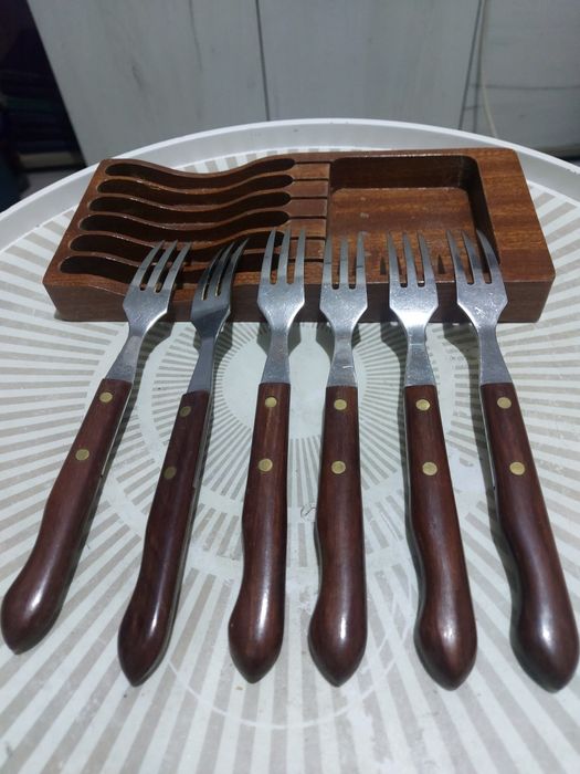 Furculițe de masă vintage.