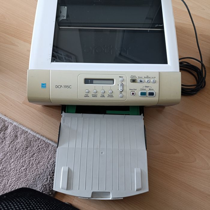 Продавам принтер,скенер и копирна машина brother dcp 195c