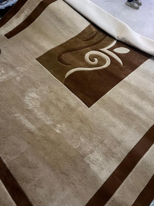 Vand  2 covoare unul de 3m/4m si unul de 1,5m/2m in stare foarte buna