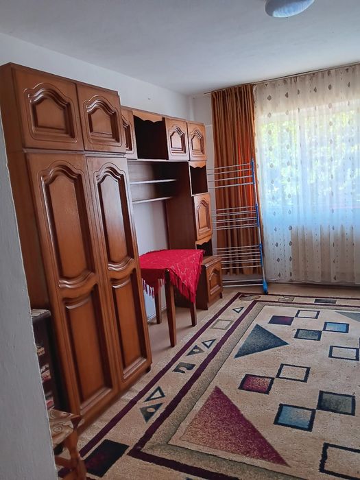 Ofer spre închiriere garsoniera