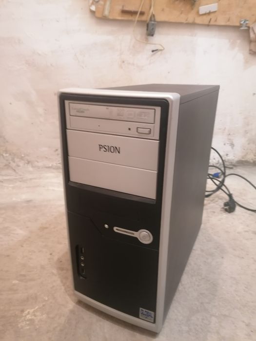 Компютър  стар. Но работи