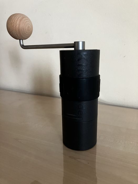 Vând râșniță manuală cafea Kingrinder P1 – stare excelentă