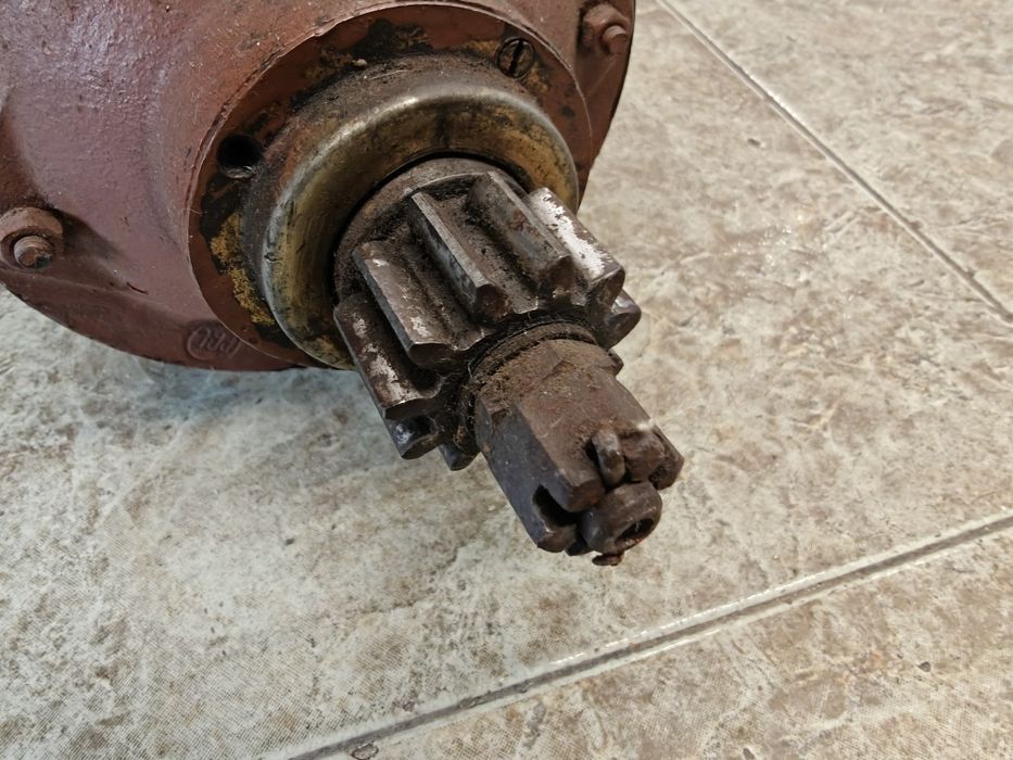 Продавам стартер за прага и татра 815