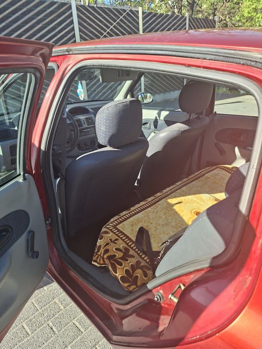 Renault Clio 2. An 2005