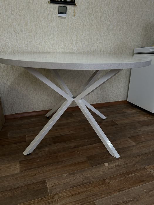 Продам стол для кухни .