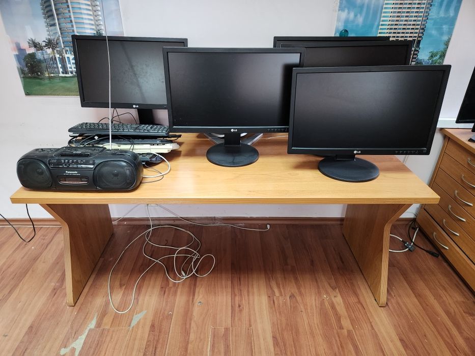 Офис оборудване и столове