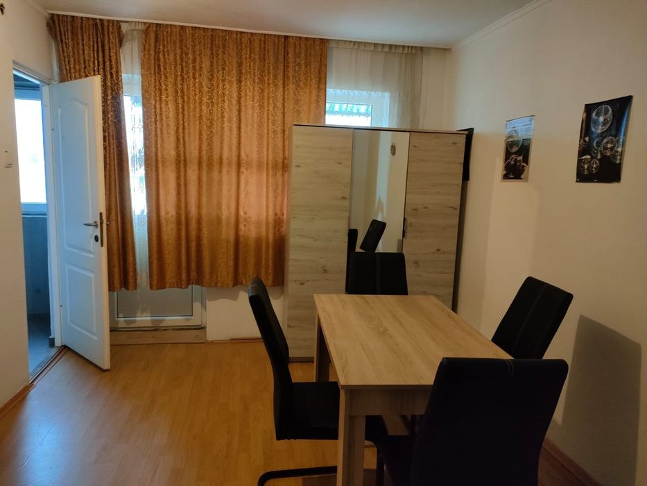 Vând garsonieră spațioasă