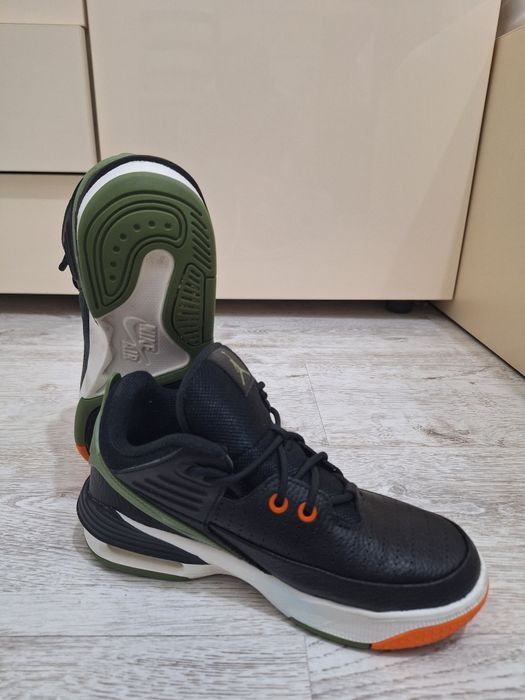 Adidași Jordan Max Aura 5