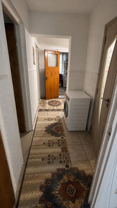 Vand apartament 3 camere decomandat zona Straja-Piata Resita