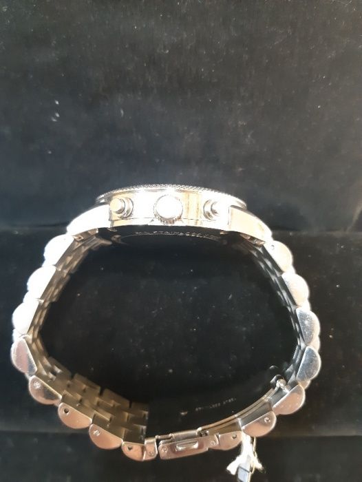 Продавам мъжки часовник Michael Kors