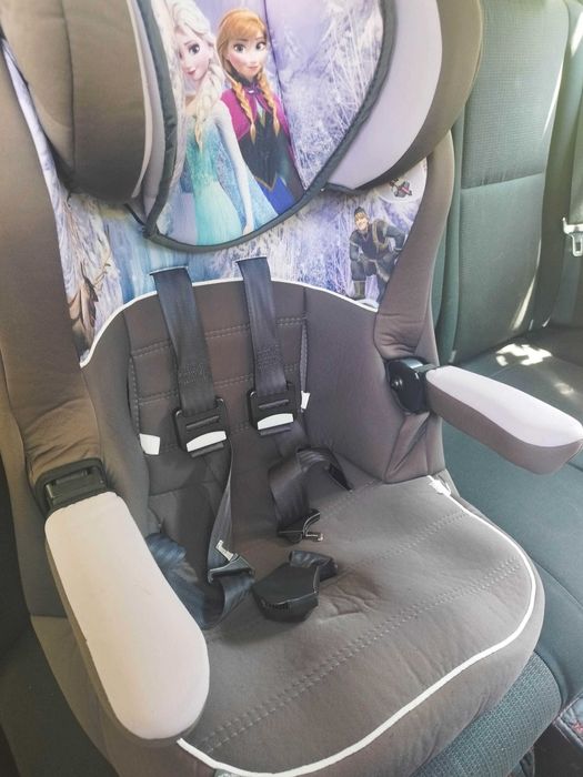Детско столче за кола Елза и Анна          " Frozen Disney"