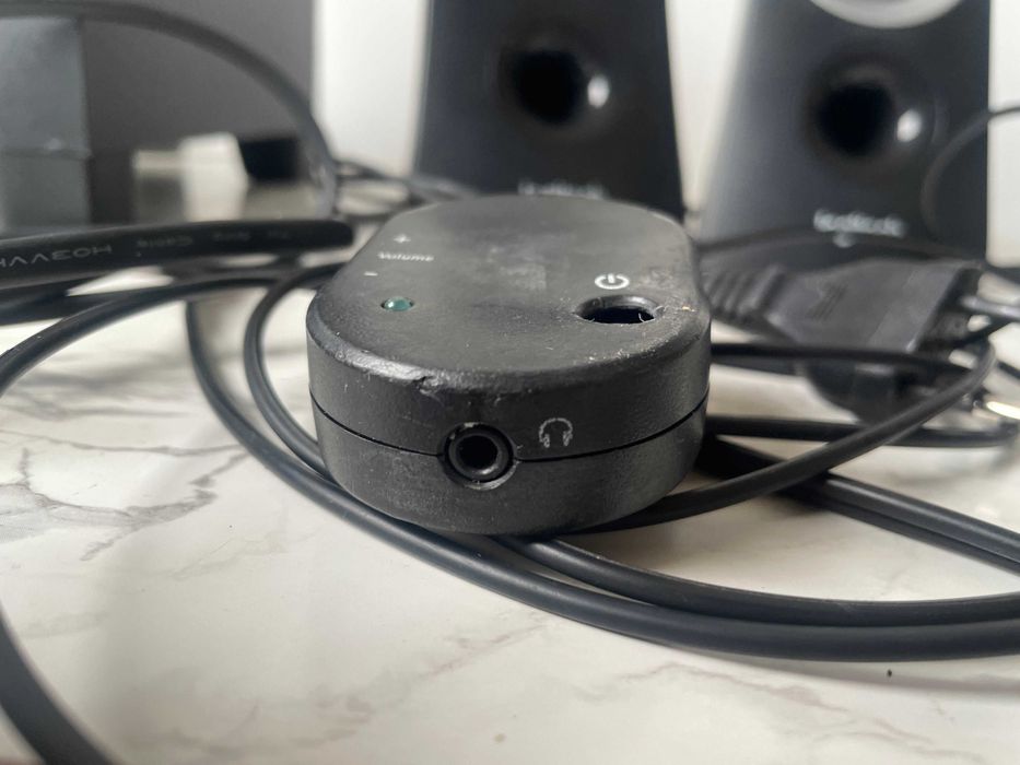 Аудио система Logitech Z313 2.1 - За ремонт части (проблем в платката)