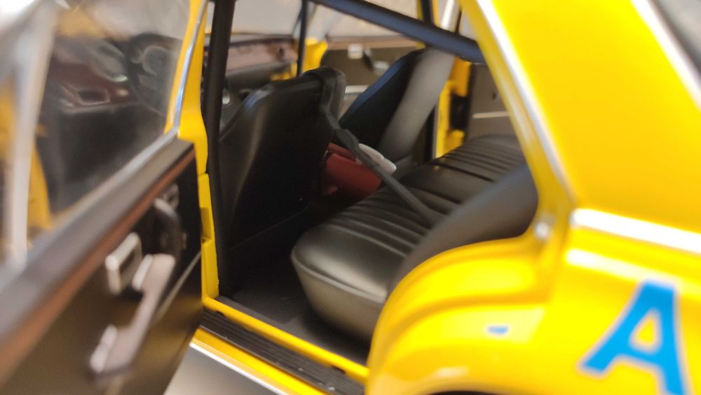 Macheta 1:18 Mercedes-Benz S-Klasse 300 SEL 6.8 AMG – 1/18 Minichamps