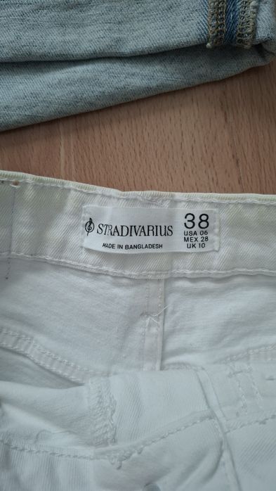 Два чифта къси панталони Stradivarius