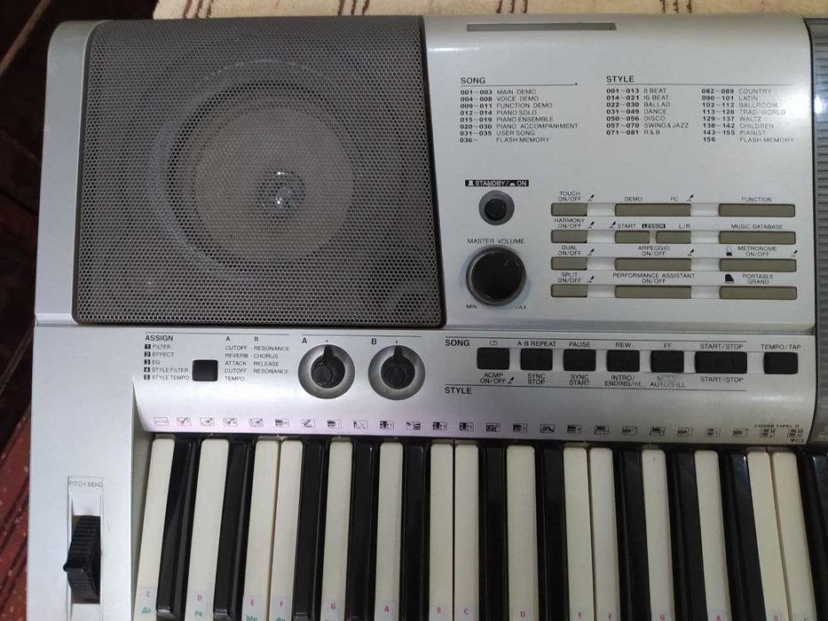 Синтезатор "ямаха е-403" в отличном состоянии