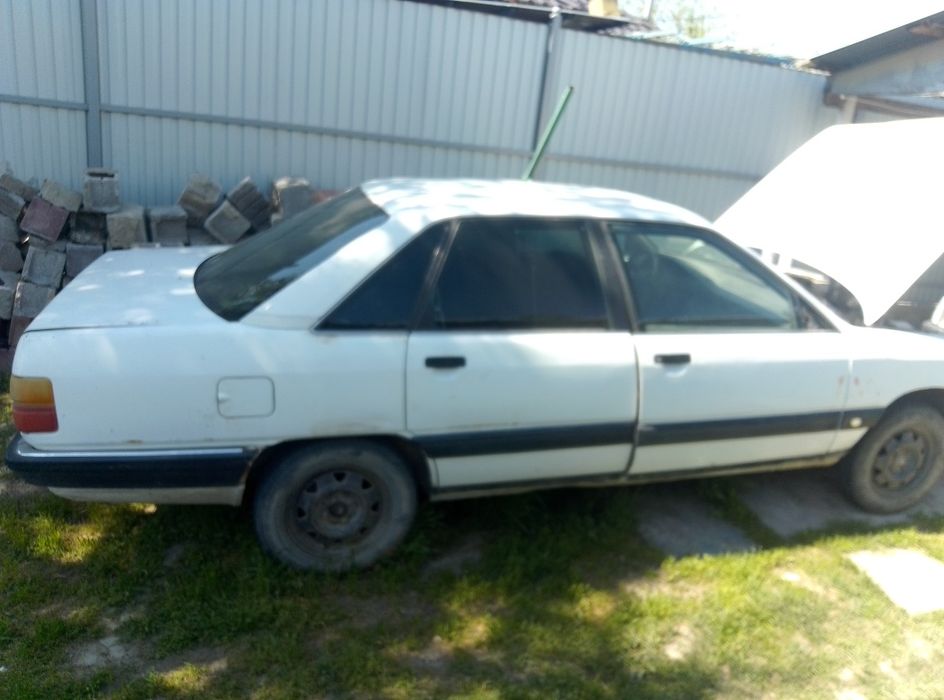 Продам на запчасти Ауди 100