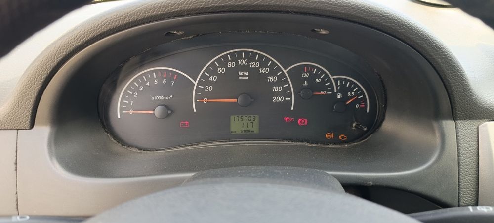 Продам Приора Люкс