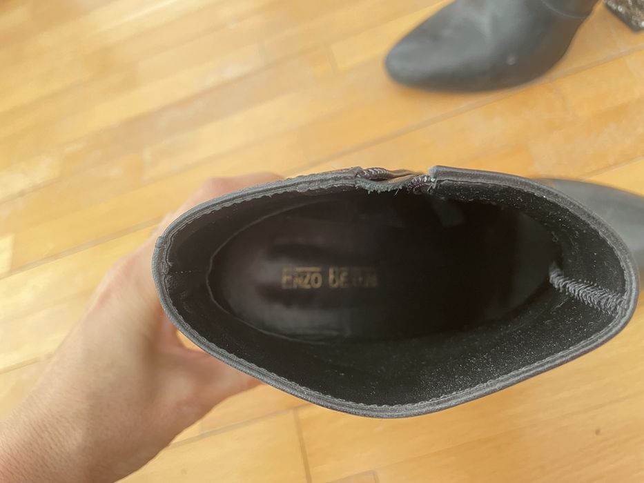 Botine cu toc placat cu paiete, in stare buna