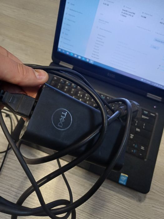 Vând laptop dell latitude E5440