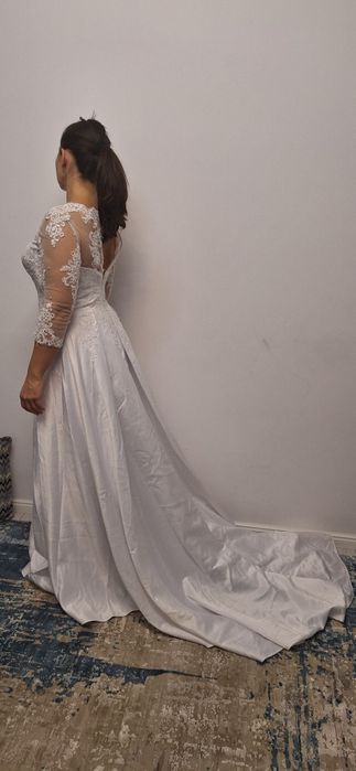 Rochie de mireasa  alba ca in imagine