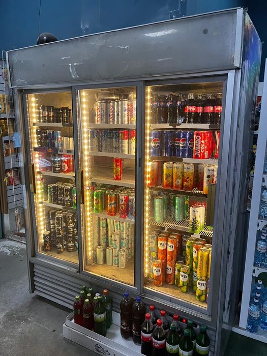 продам витринный холодильник