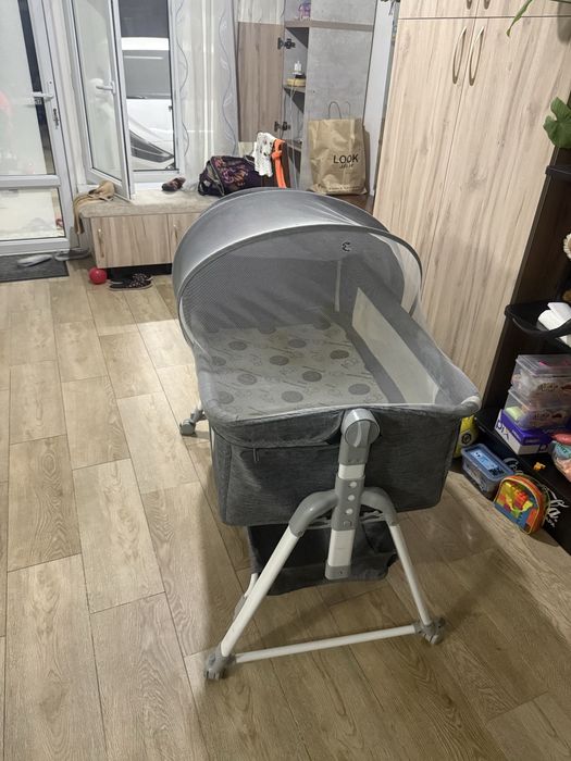 Кроватка для младенцев