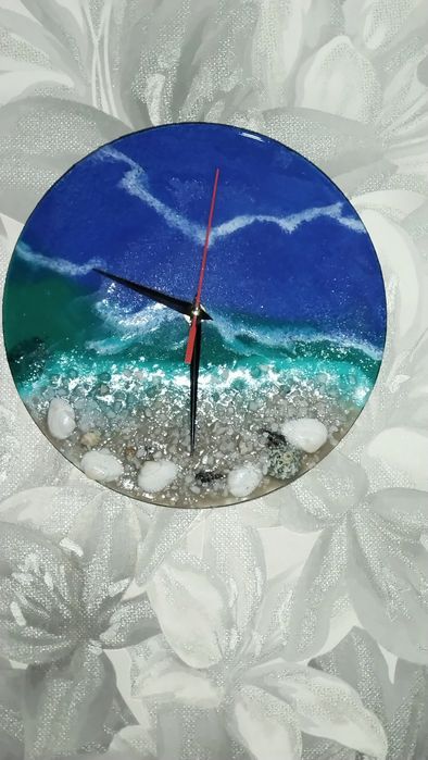 Часы из эпоксидной смолы ручной работы