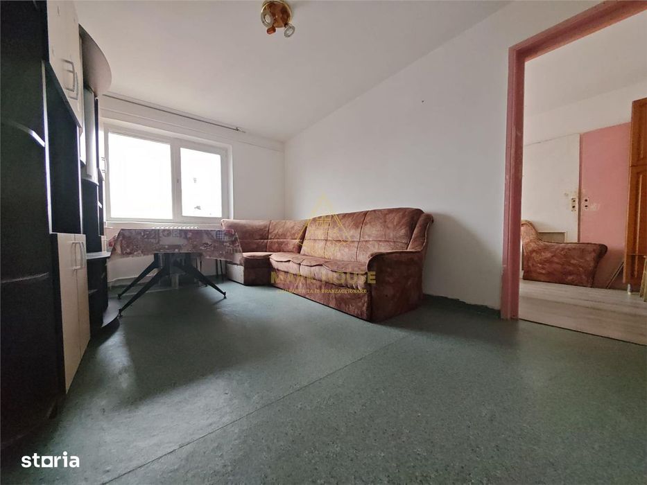 Apartament cu 3 camere de vanzare, zona Milcov