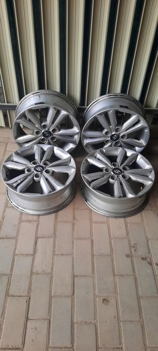 Комплект дисков на Хюндай.