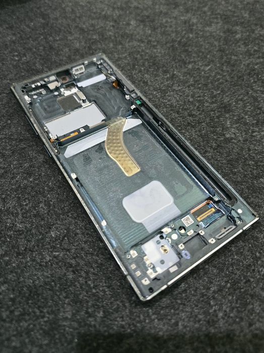 Экран с корпусом S22 Ultra