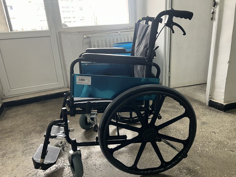 Scaun cu rotile 150kg + cadru pliabil