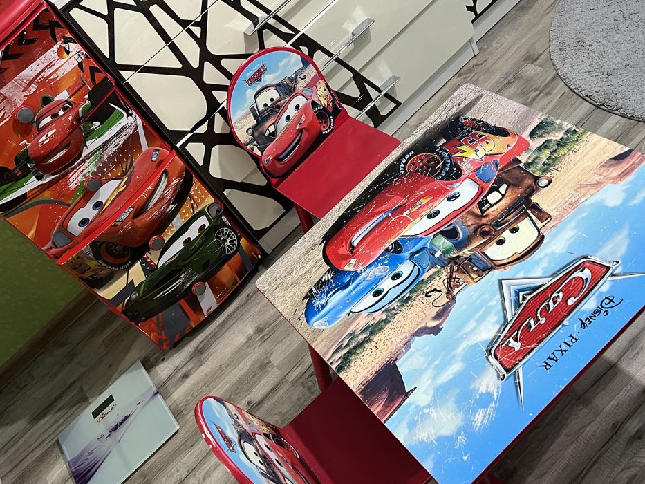 Продаются стол со стульями