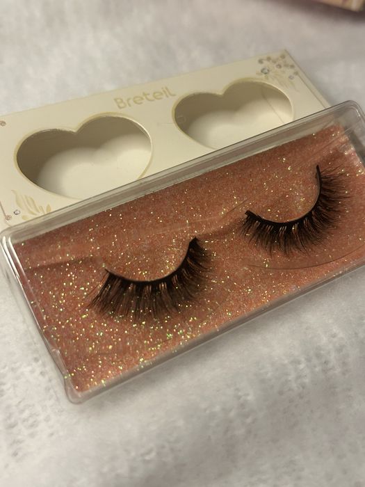 Ленточные накладные ресницы