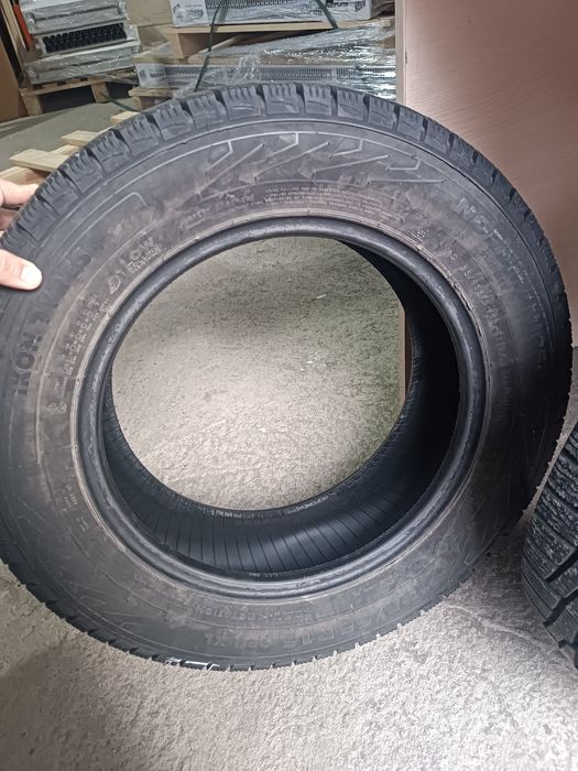 Продам резину 2 шт 195/65/15