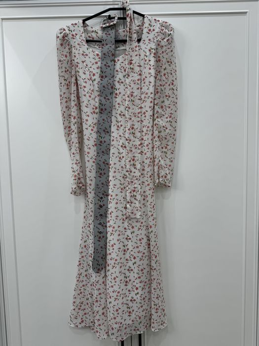 Белое  платье с цветами 42 размер