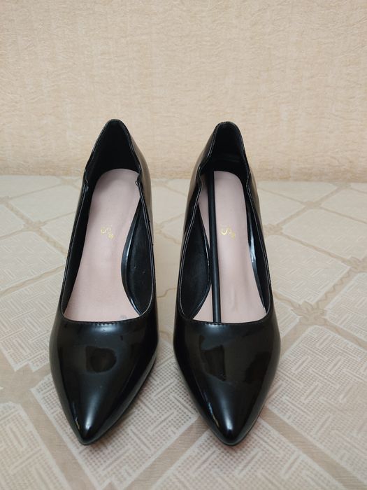 Женская лакированная обувь 38 размер