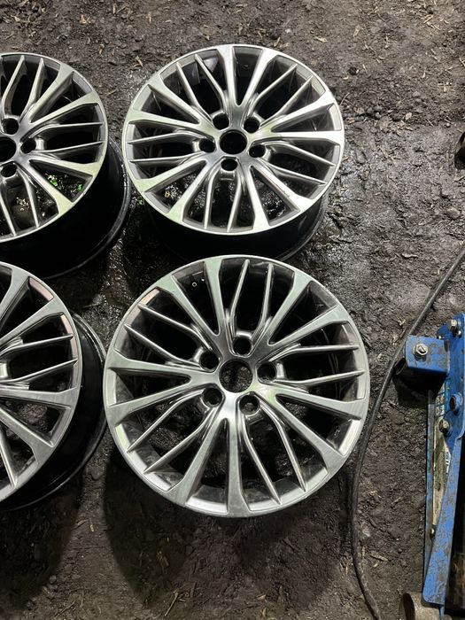 TOYOTA камри r17