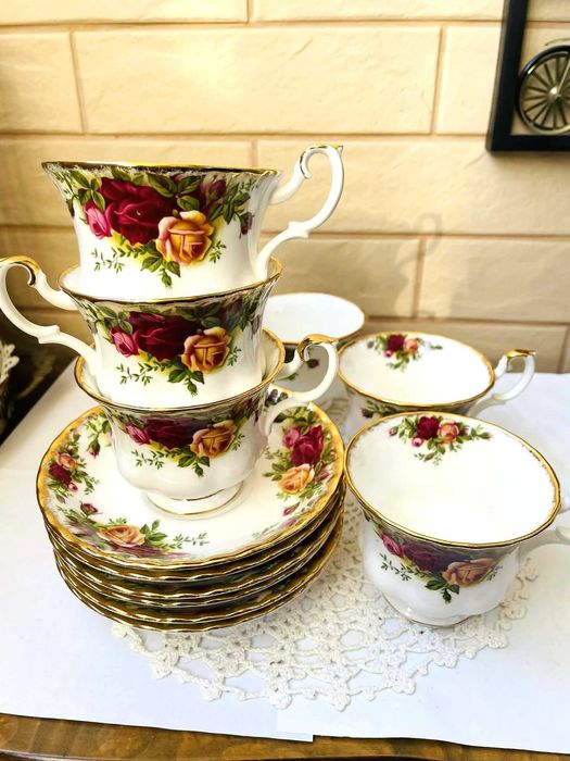 ROYAL ALBERT красив двоен сет от костен порцелан от Англия